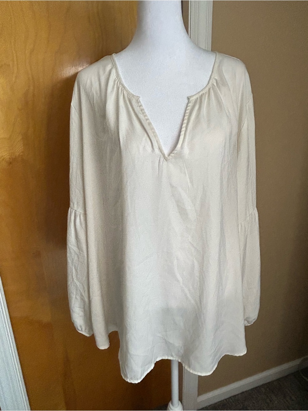 Old Navy Cream V-Neck Tunic Top